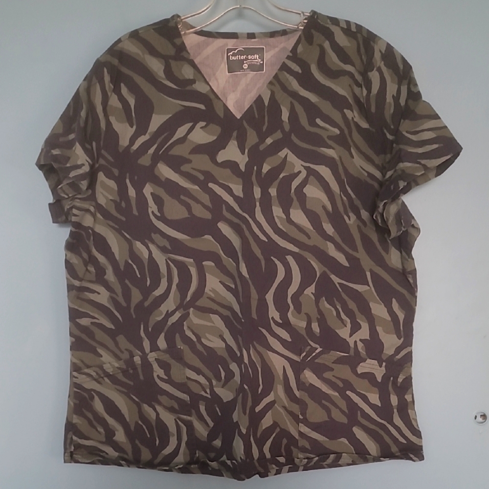 Butter-Soft Stretch Camo Print Scrub Top - Picture 1 of 5